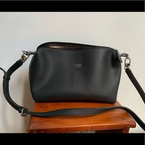 New w/o tags: Guess synthetic black shoulder / cross-body bag with zip